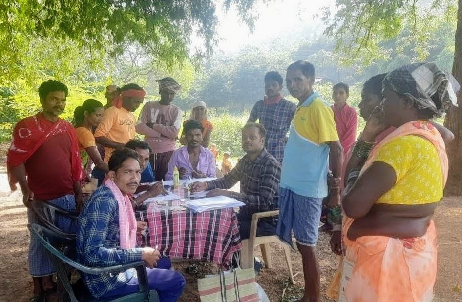 CEOChhattisgarh's tweet image. 📍छत्तीसगढ़ विशेष गहन पुनरीक्षण (SIR) अभियान

📄Enumeration Form का वितरण है जारी
✍🏻BLO घर घर जाकर दे रहे हैं गणना प्रपत्र।
📌गणना प्रपत्र भरें और मतदाता सूची को अद्यतन करने में सहयोग करें। (1/2)

@ECISVEEP
#SIR2026 #BLO #EnumerationForm