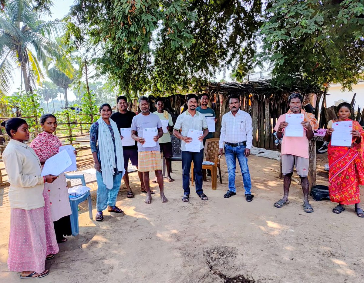 CEOChhattisgarh's tweet image. 📍छत्तीसगढ़ विशेष गहन पुनरीक्षण (SIR) अभियान

📄Enumeration Form का वितरण है जारी
✍🏻BLO घर घर जाकर दे रहे हैं गणना प्रपत्र।
📌गणना प्रपत्र भरें और मतदाता सूची को अद्यतन करने में सहयोग करें। (1/2)

@ECISVEEP
#SIR2026 #BLO #EnumerationForm