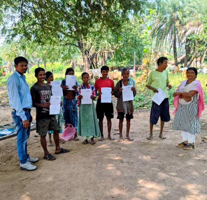 CEOChhattisgarh's tweet image. 📍छत्तीसगढ़ विशेष गहन पुनरीक्षण (SIR) अभियान

📄Enumeration Form का वितरण है जारी
✍🏻BLO घर घर जाकर दे रहे हैं गणना प्रपत्र।
📌गणना प्रपत्र भरें और मतदाता सूची को अद्यतन करने में सहयोग करें। (1/2)

@ECISVEEP
#SIR2026 #BLO #EnumerationForm