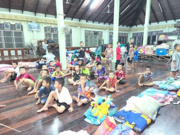 บกวนช่วยประชาสัมพันธ์ต่อหน่อยค่ะ ตอนนี้สิงห์บุรีก็เป็นอีกจังหวัดที่ได้รับผลกระทบในหลายพื้นที่ ตอนนี้น้องๆโรงเรียนปราสาทวิทยาต้องการความช่วยเหลือด้านอาหาร เครื่องดื่ม รวมถึงชั้นใบและผ้าอนามัย หากท่านใดที่ผ่านมาเห็นมีจิตศรัทธาติดต่อตามเบอร์ในรูปได้เลยค่ะ 

#น้ําท่วม