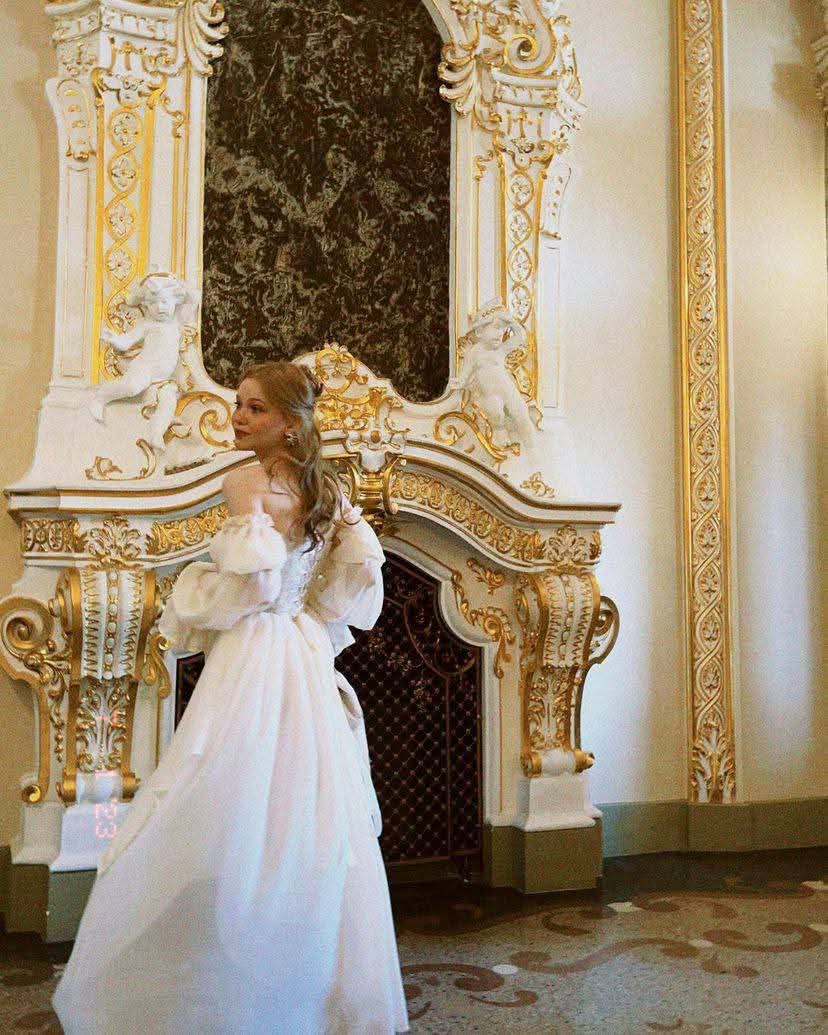 3ljl2's tweet image. . 
.
.
.
.
..
.
.مع بداية بزوغ الصباح يصبح سقف مسرح الذكريات على كااس شااي بالنعناع وأغنية فيروز
اتذكر حديثك العشوائي والضجيج الذي كنت لا احب ان اسمعه اصبح اعزوفة صباحية ك بداية