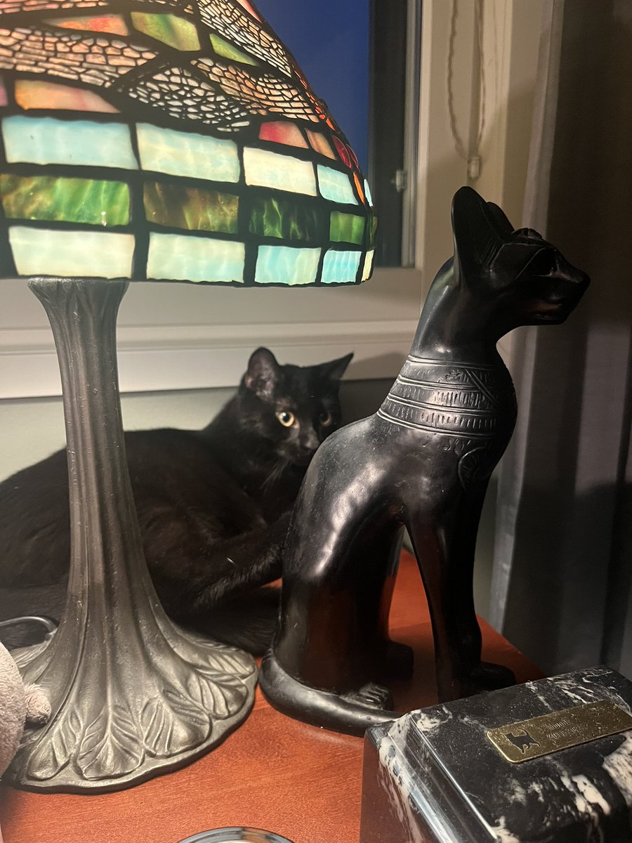 Egyptin jumalatar ja hänen oppipoikansa.