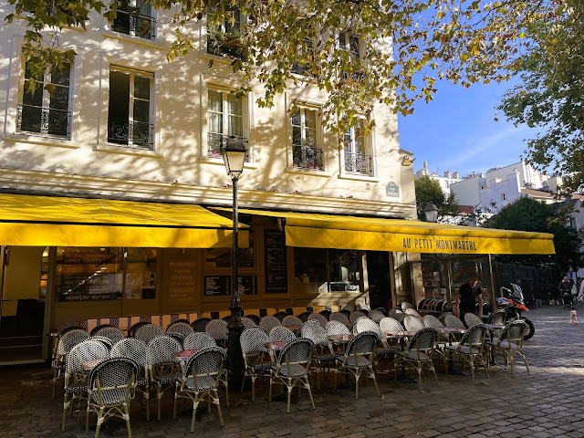 Paris_all_about's tweet image. On the terraces of Paris...morning light on Montmartre, where even empty chairs seem to wait for conversation.
More: bit.ly/4psd3JV
#Paris #Montmartre #TerracesOfParis #ParisianMoments #AboutParis