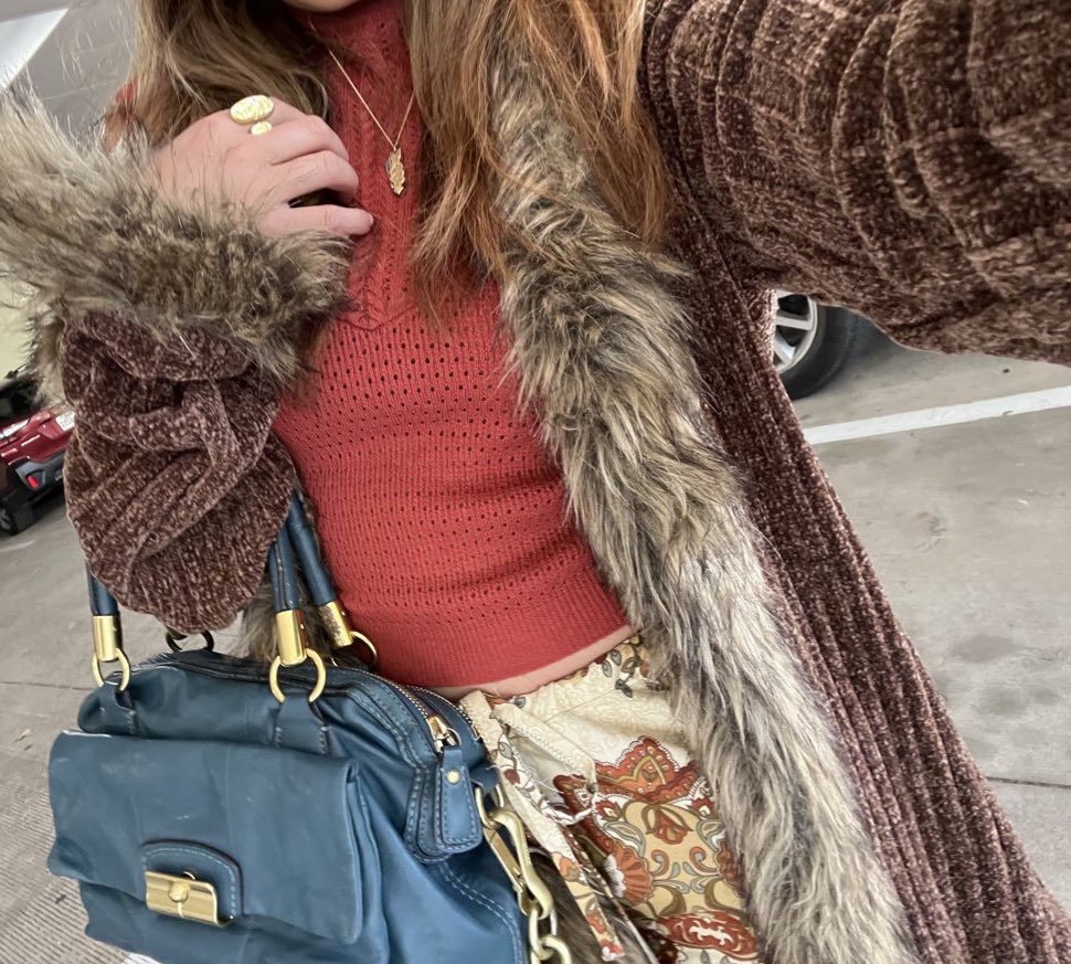 ktmaeeee's tweet photo. Fit check with the pants I sewed 🪡📍🌻 https://t.co/PLtmVupD8j