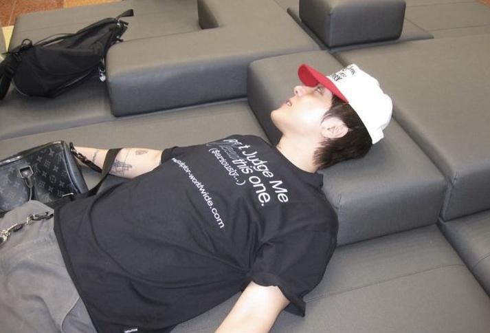 riiiyoung's tweet photo. ด้าน vibe, style, ชอบใส่หมวก, ชอบแต่งตัว https://t.co/X1PEIT905g