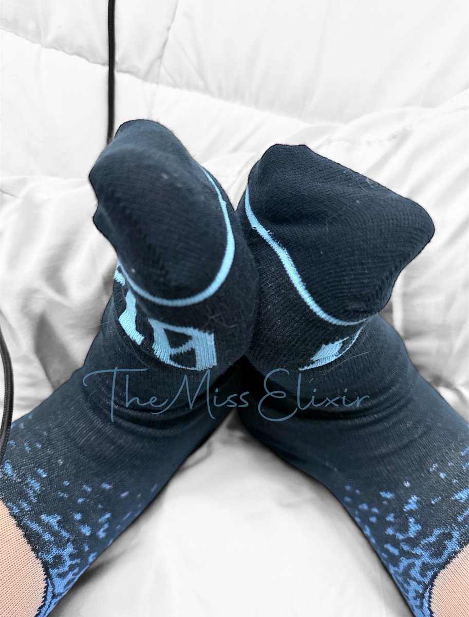 TheMissElixir's tweet image. Snorlax socks 🧦 #snorlax #Pokemon #socks #feet