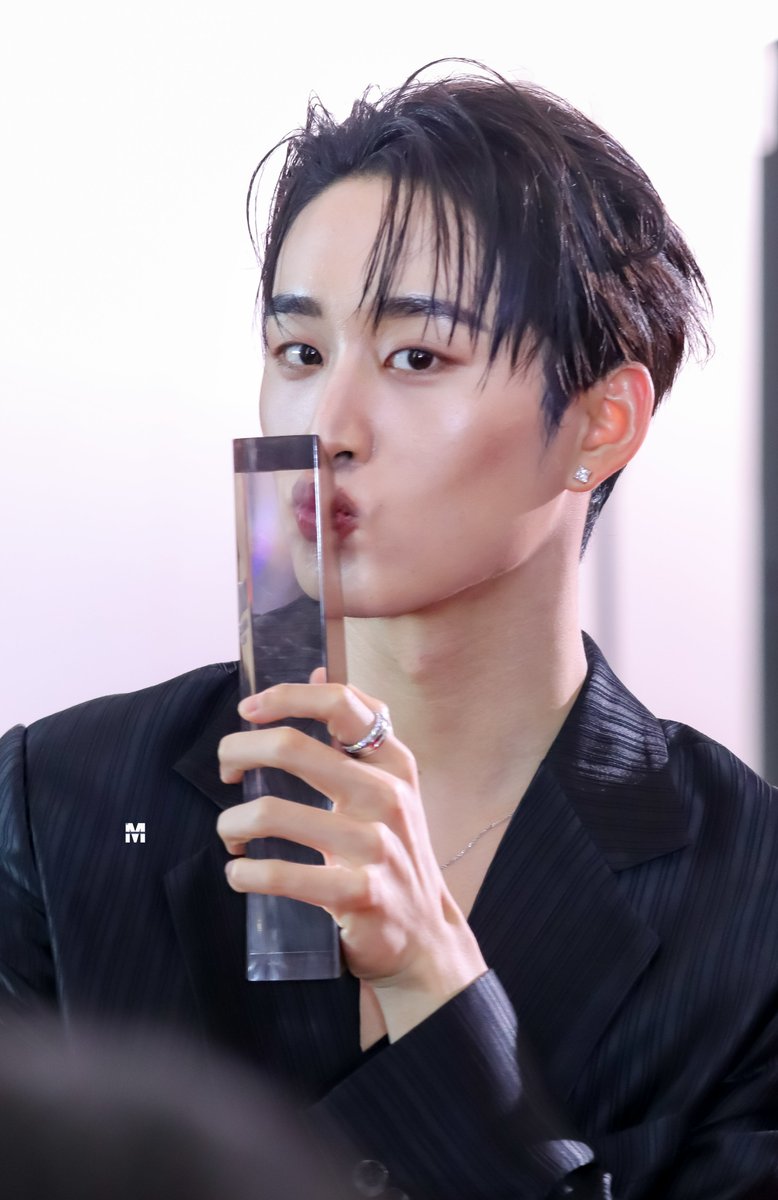 📝 <a href="/EstRvp/">est_rvp</a> 🦈🎀 หม่าม๊าอ่ะนะ....ภูมิใจในตัวหนูที่สุดเลยนะ ดีใจ+ตกใจมากๆตอนที่อยู่ๆเค้าก็ประกาศชื่อหนูตอนรับรางวัล ความพยายามของหนูมันกำลังเริ่มผลิดอกออกผลแล้ว 🏆Congratulations na babe~🥹🥹🥹 

#HOWEAWARDS2025xLYKN  
#HOWEAWARDS2025xWILLIAMEST
#Williamest #est_rvp — 251112  |