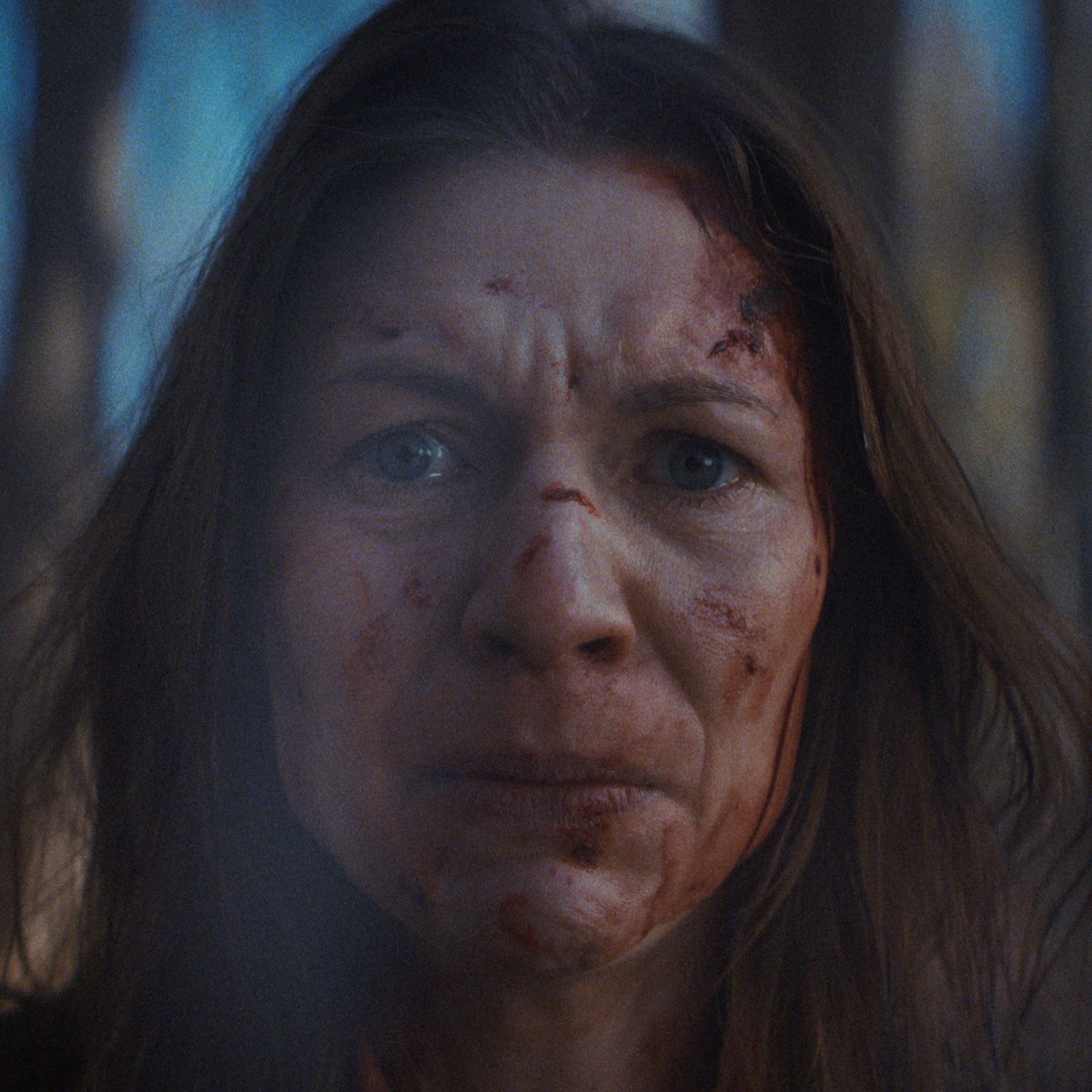 Quando a primeira cena da série mostra a Claire Danes assim, já sabes o que vem aí.
"O Monstro em Mim" já está disponível.