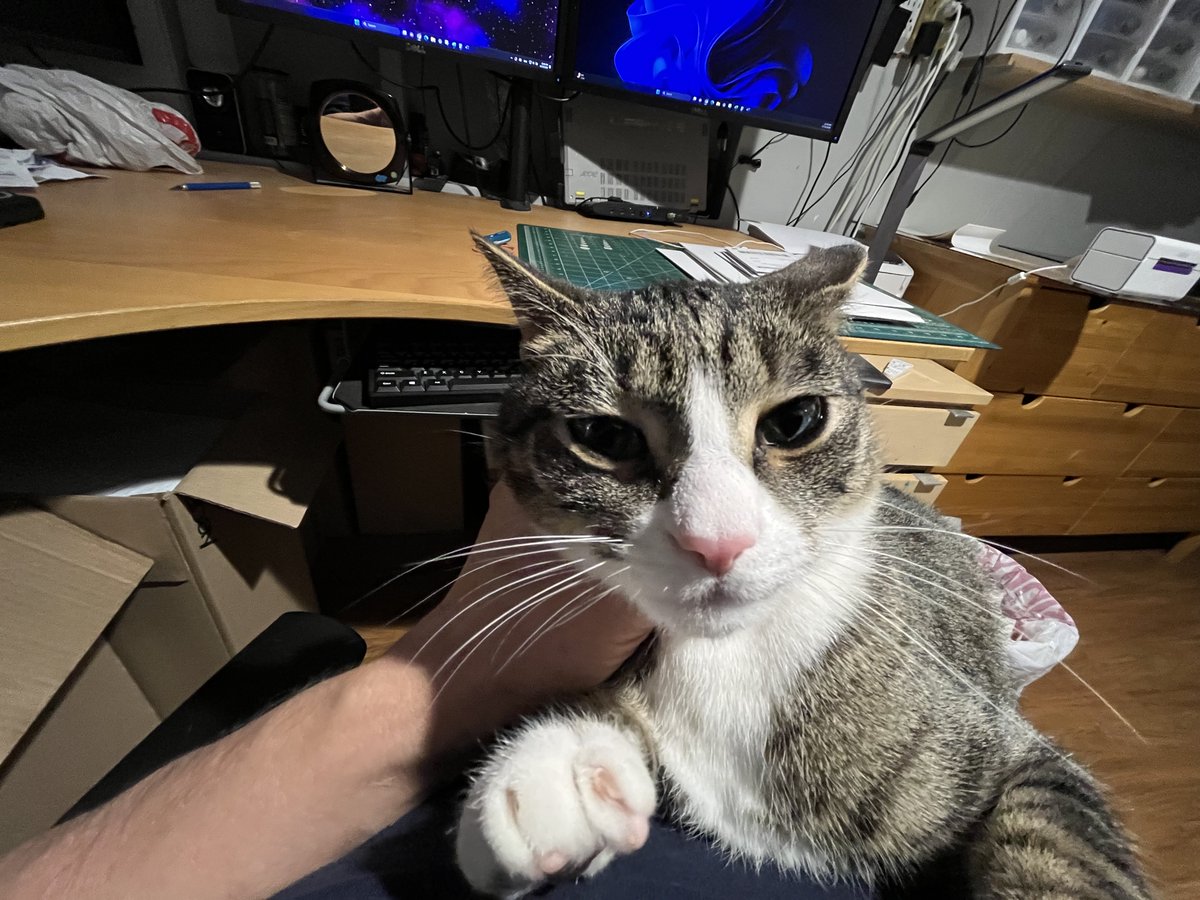 Вы не поверите Алмик прилип к моей жене сначала а теперь пришел со мной обниматься конкретно соскучился парень