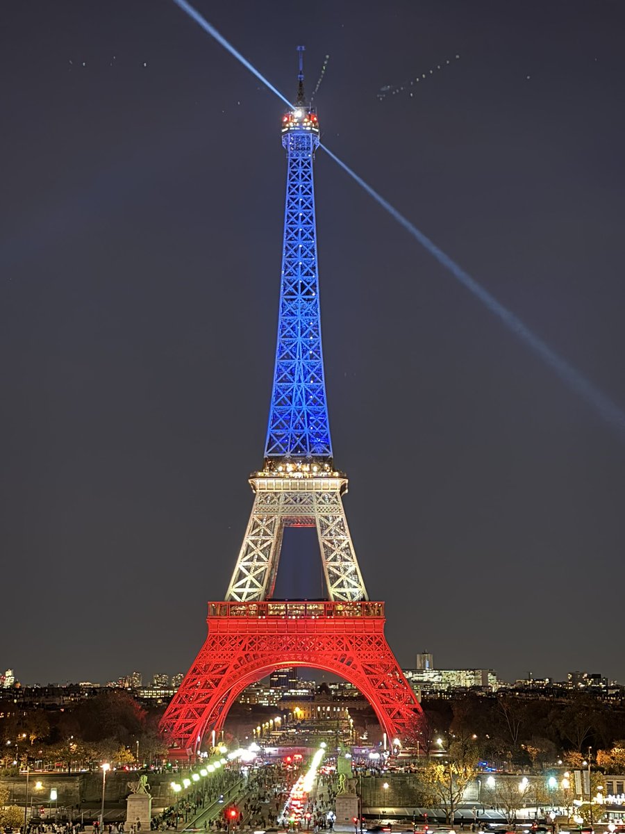 13 de noviembre de 2015
No olvidemos
Fluctuat nec mergitur