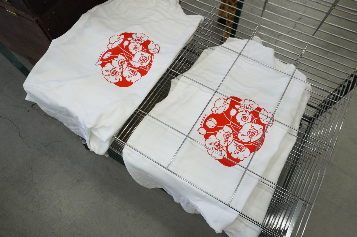 【#みんなのスリマッカ】
超大判の版を使って綺麗なお花のデザインをカラフルな素材に印刷！
超大判ならトートバッグサイズのデザインも複数入ります ◎ 
使わない絵柄にインクが落ちないようにマスキングテープでしっかり守ってあげましょう😼

🛍作者さん情報💐
name: さかはら まゆ
X:<a href="/xxsakamaru/">さか┊︎ デザフェス62 両日 B307</a>