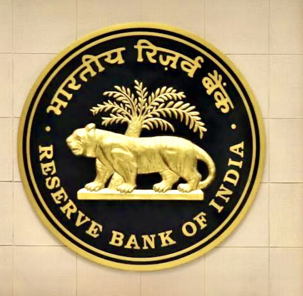 SuVe4Madurai's tweet image. நகைக்கடன் பிரச்சனை;

மக்களுக்கு பாதகமான முடிவை ஒரே நாளில் நடைமுறைப்படுத்திய வங்கிகள்.
அந்த முடிவை கைவிடவேண்டும் என்ற உத்தரவை நிறைவேற்ற ஒன்பது மாத அவகாசம் கேட்பது அபத்தம்.

நகைக்கடன் தொடர்பாக
ரிசர்வு வங்கியின் உத்தரவை உடனடியாக நடைமுறைப்படுத்த நிதியமைச்சகம் முன்வர வேண்டும். 1/2…