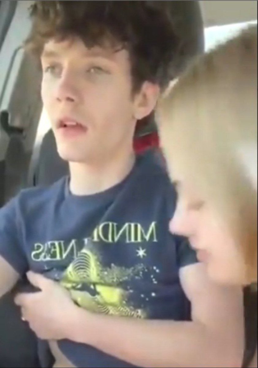 alm9stafah's tweet image. &quot;Did that just mean what I think it meant? 😨📽️&quot;

A THRÊAD