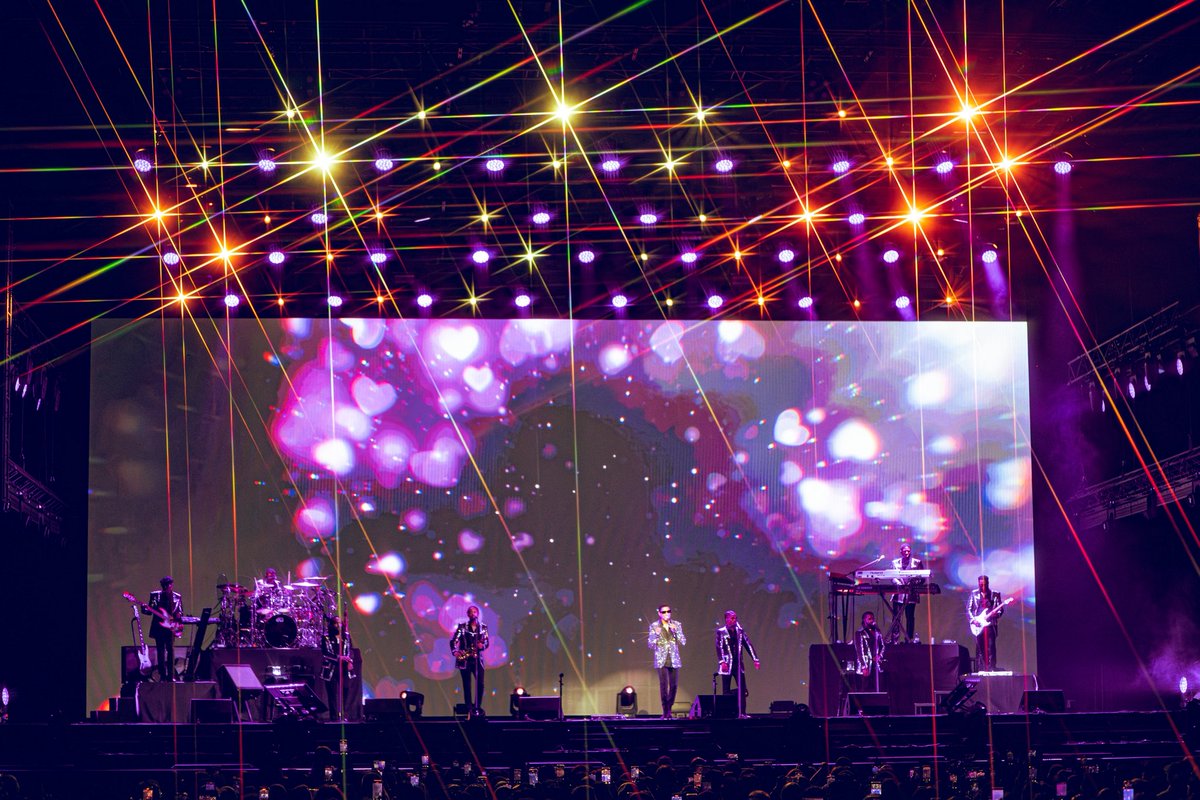 KL, you were 𝙁𝙞𝙧𝙚! 🔥 What a night with the legend himself! ❤️‍🔥Thank you to everyone who came and sang along to the classics with us!

Full album link : tinyurl.com/5a4ysxwn 

📸 : Qistina Haazree, PR Worldwide 

#Babyface #BabyfaceinKL #LiveinKualaLumpur #PRWorldwide