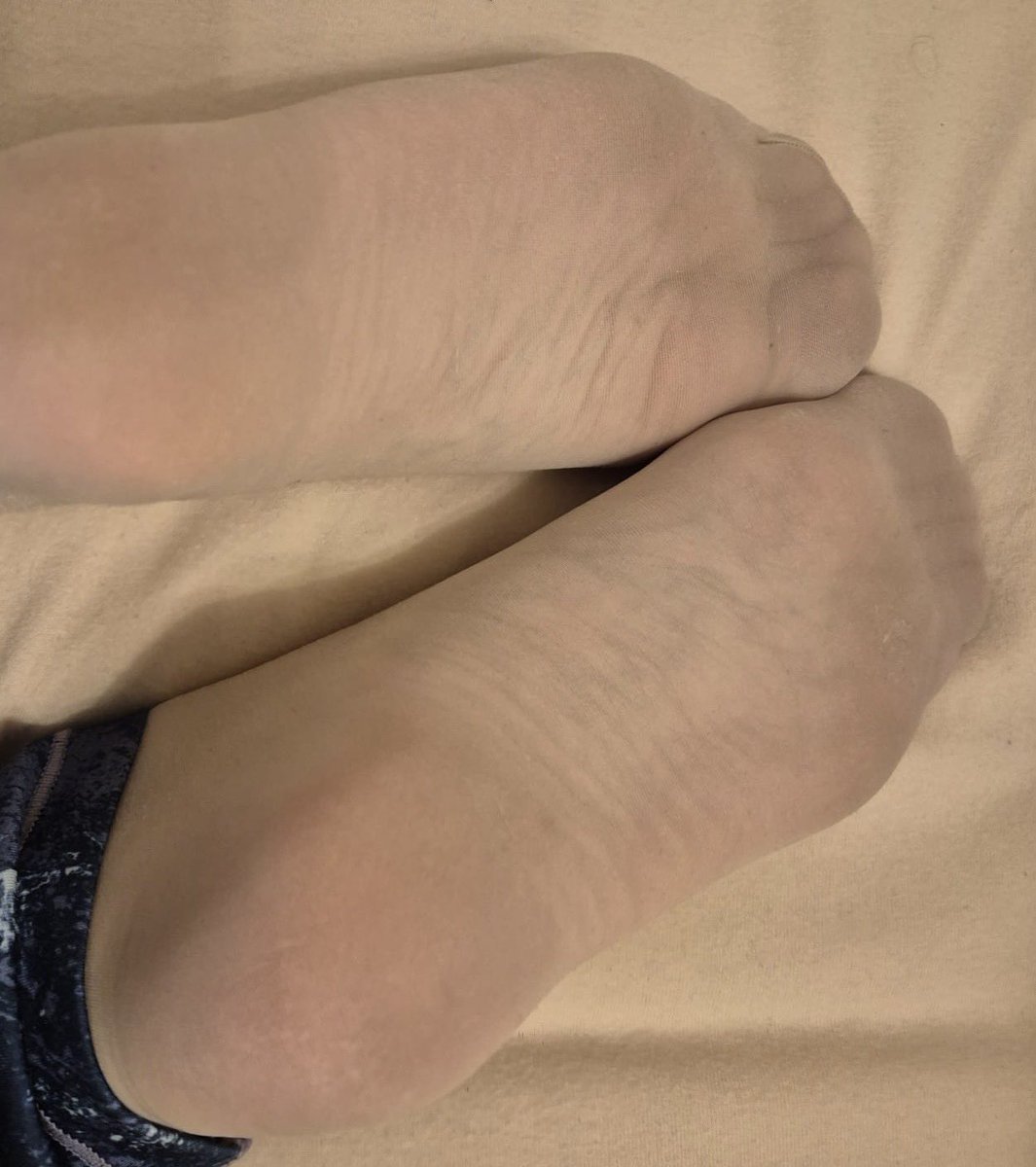 Rose Feet tweet media