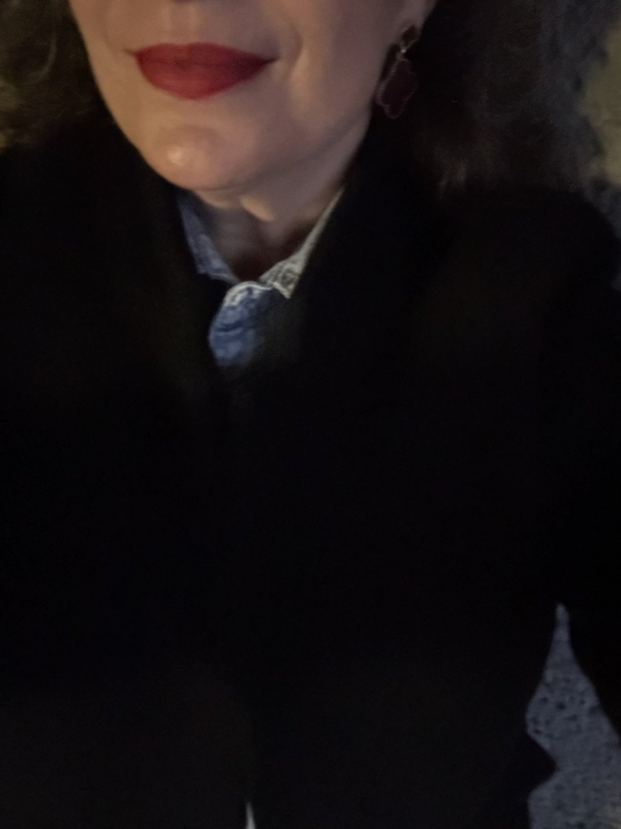 ArtoisLibra's tweet image. #workinglady #dressedforsuccess Letzter Arbeitstag und ich habe die Nase wirklich voll: wieder Veranstaltungstag, inklusive einem Vortragenden, der gestern Nachmittag draufgekommen ist, dass er sich doch vorbereiten sollte.
Sehe mich heute wieder in der Rolle der 

1/😒