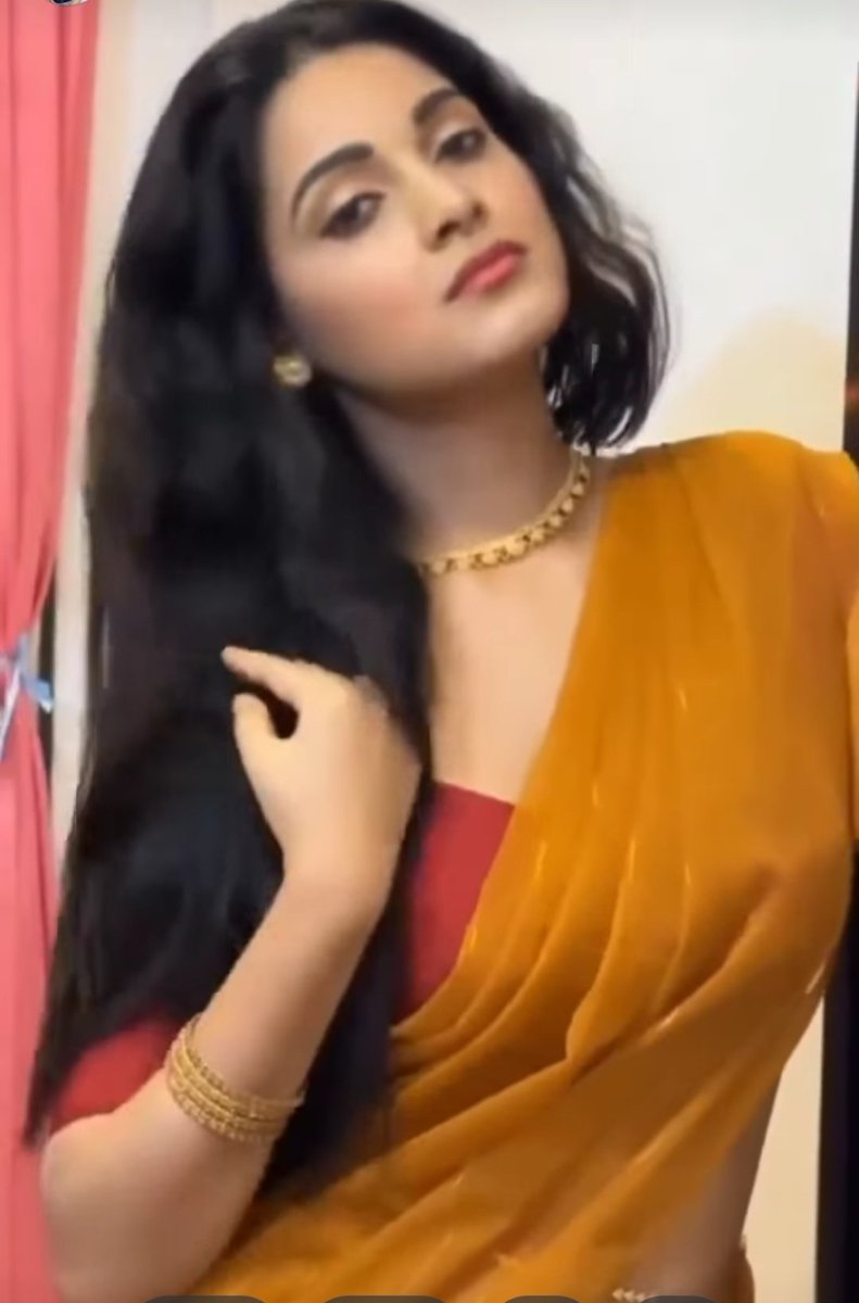 फ़िज़ा भी अब कुछ जाफरानी सी लगती है
ये सब तेरे प्यार की मेहरबानी सी लगती है।