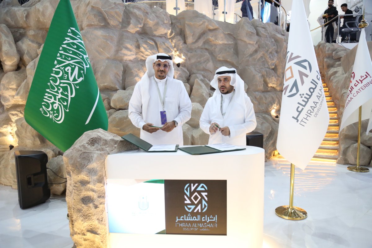 وقَّع معهد البحوث والدراسات والخدمات الاستشارية في #جامعة_أم_القرى شراكة تطوير أعمال مع شركة إثراء المشاعر للتطوير إحدى شركات مجموعة ⁧#إثراء_الضيافة_القابضة⁩؛ بهدف تعزيز التعاون المتبادل بين الجهتين، وتقديم الخدمات للحجاج والعاملين في خدمة ضيوف الرحمن؛ ضمن أعمال