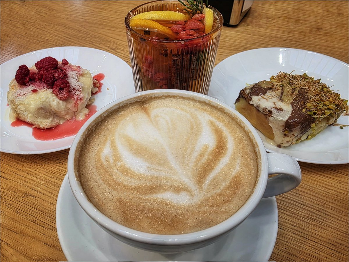k_pawlowska's tweet photo. #GoodMorning & have a great #Thursday 😊
#LongNovemberWeekend
#14 - #Katowice
So, coffee plus an extra dose of calories 😁 and direction to #AmberOne towards #Gdańsk 😊
And #SongOfTheDay is "Chasing Cars"🎶
https://t.co/bA1erJHdr9
#DiscoverPoland #NovemberVibes #thursdaymotivation