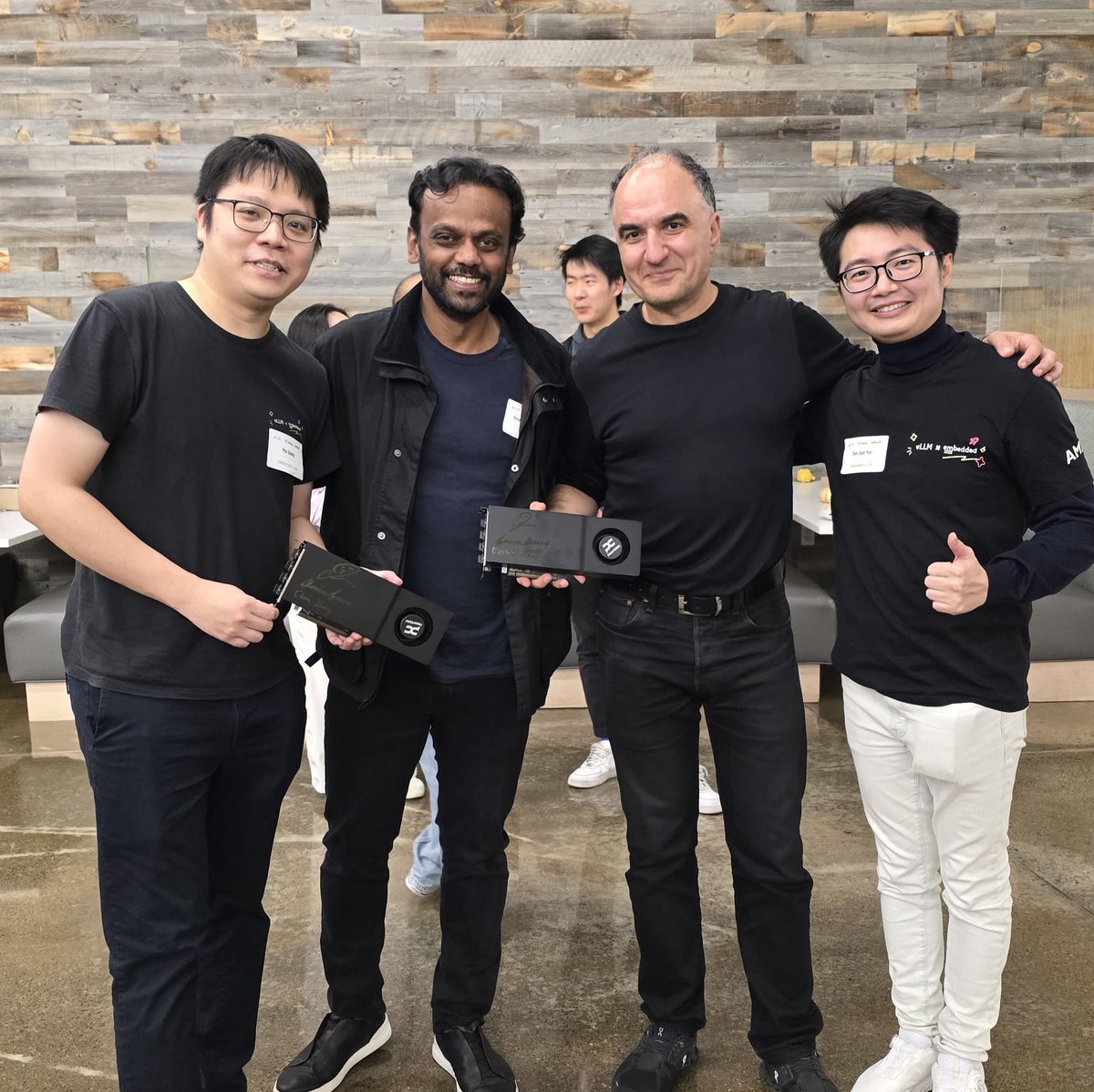 Big night at the vLLM × Meta × AMD meetup in Palo Alto 💥
So fun hanging out IRL with fellow <a href="/vllm_project/">vLLM</a>  <a href="/woosuk_k/">Woosuk Kwon</a>, <a href="/simon_mo_/">Simon Mo</a> and the <a href="/AMD/">AMD</a> crew <a href="/AnushElangovan/">Anush Elangovan</a> and <a href="/roaner/">Ramine Roane</a>.

Bonus: heading home with a signed <a href="/RadeonPRO/">AMD Radeon PRO</a> AI Pro R9700 to squeeze even more tokens/sec out of AMD
