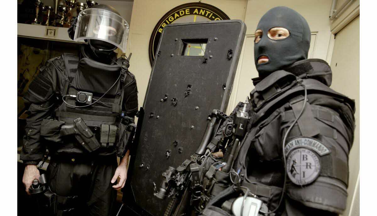 LaurentObertone's tweet photo. Voici dix ans, la police a tué, mettant fin au pire massacre jamais commis par le terrorisme islamiste sur notre sol. On peut féliciter la BAC 75, les pompiers de Paris, la BRI.
N'oubliez pas : les hommes et les idées pourries qui nous ont menés là sont toujours aux commandes. https://t.co/XbGWYDQKpP