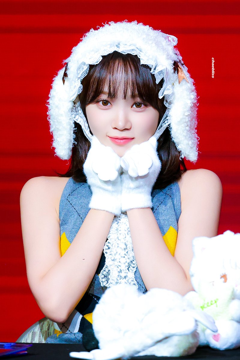 20251108 

#르세라핌 #LESSERAFIM #김채원 #KIMCHAEWON #CHAEWON