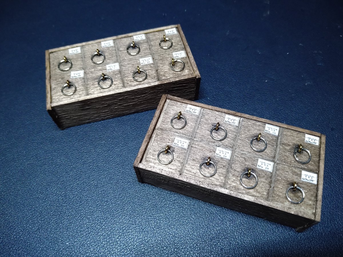 近頃ちょっと忙しくて、冬の通販はプチ開店になりそうです。漢方薬局の棚は並びます！