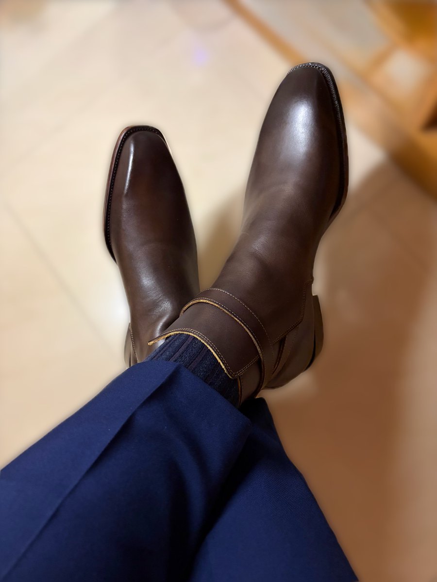 caron_mavin's tweet photo. New boots for winter https://t.co/ZppNhbyBa2