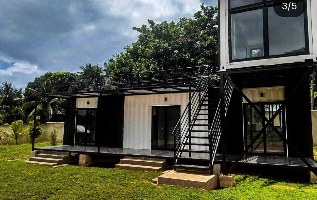 _KabiruMuraya's tweet image. We fabricate shipping containers to amazing livable houses, offices, ablution blocks Airbnb&apos;s, shop stalls. 
Houses; bedsitter, 1bdrm, 2bdrm &amp;amp; 3bdrm 
📲: 0768456667 for quotation. 
#containers