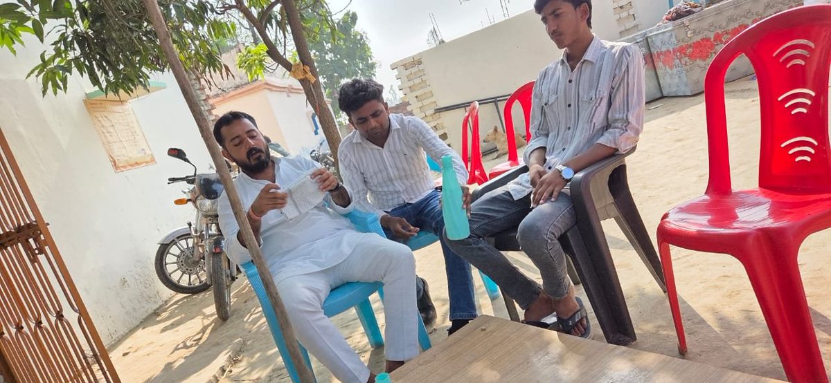 AbhisheknirajRG's tweet image. हम हर उस परिवार के साथ हैं,
जो हमारे क्षेत्र के उज्जवल भविष्य का सपना देखता है।
क्योंकि जब सबका साथ होगा,तभी क्षेत्र का विकास होगा।
#अपनोंकेसाथ #जनसेवा #क्षेत्रविकास #सुखदुखमेंसाथ
@RahulGandhi जी