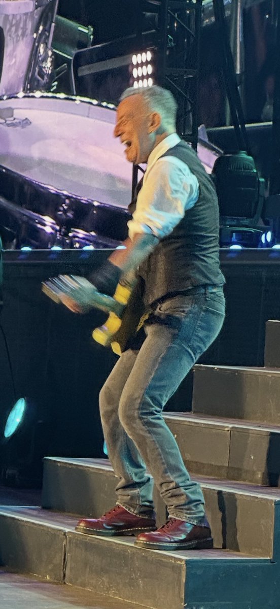 BDoltri's tweet image. “…Honey, I want the heart, I want the soul
I want control right now…”

My 📸 from PIT, at Oriole Park in Camden Yards, Baltimore, MD, 🇺🇸, on 9/13/‘24

❤️🎸🇺🇸🎷🇮🇹❤️🚂❤️

#FromItalyForBruce
#LOHADTour
#SpringsteenTour2024
#Springsteen
#BruceSpringsteen 
#13Novembre
#November13