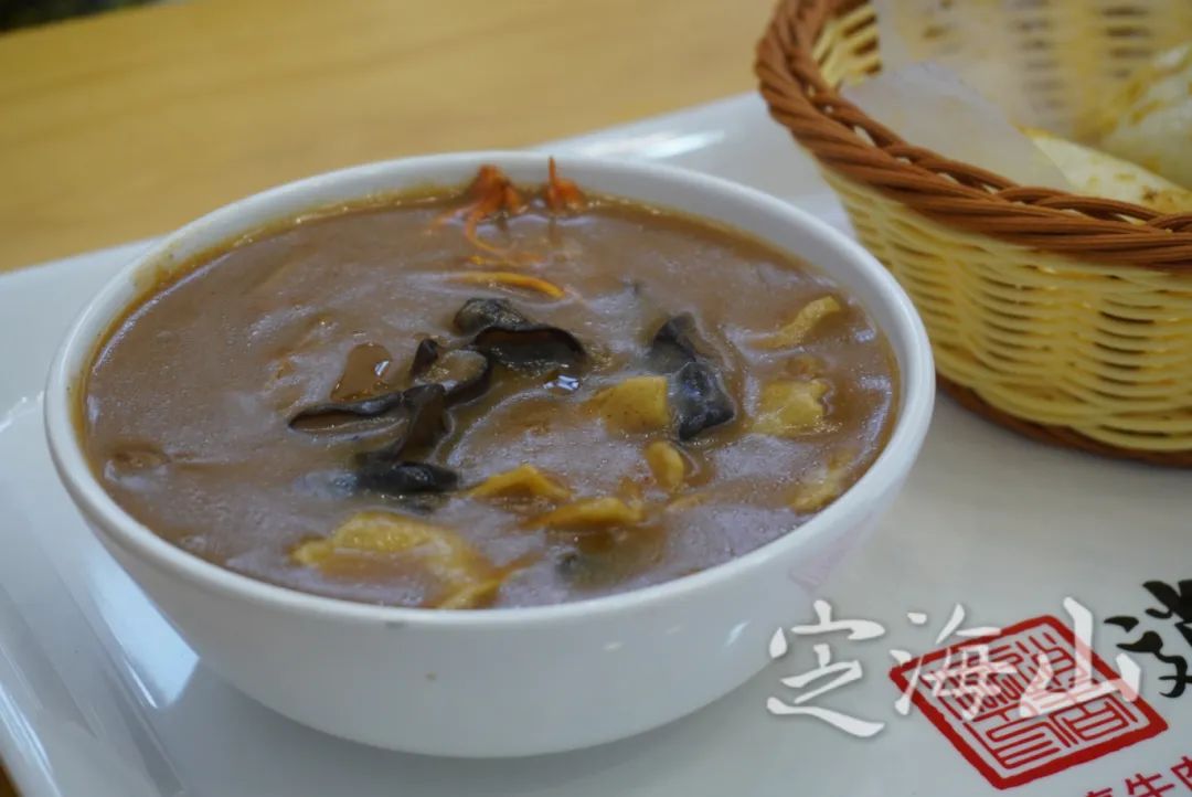 DaishanVibes's tweet image. The spicy Hu La soup on Renmin North Road in Zhoushan is a hit lately! 🔥🍲 During peak hours, getting a seat in the restaurant is like finding a needle in a haystack. Don&apos;t miss out! #Zhoushan