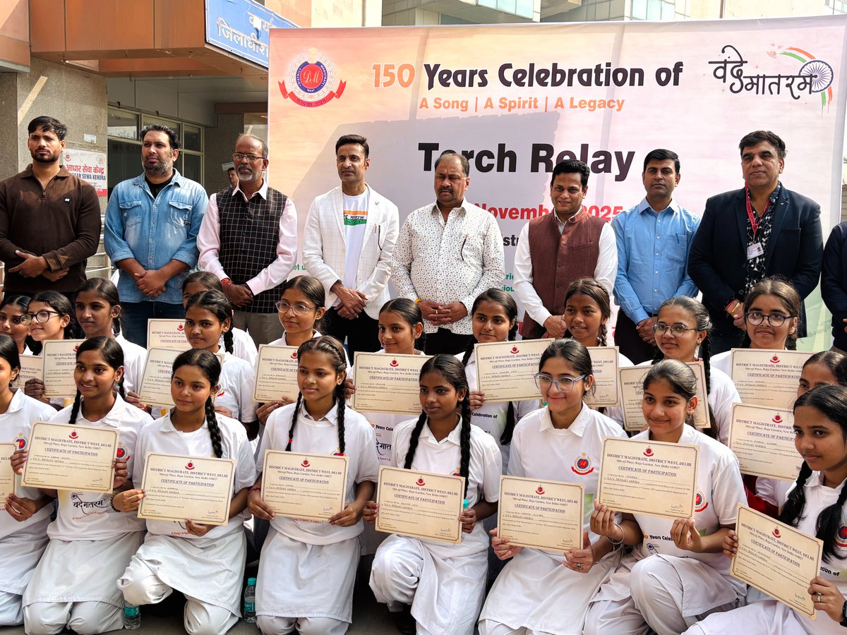 TrinityFound002's tweet image. The District Magistrate (West Delhi) hosted a #TorchRelay to mark 150 years of #VandeMataram 🇮🇳 in association with @IACTEducation &amp;amp; @TrinityFdn_India.
Shri Nitin Shhakya (SDM) &amp;amp; Dr. Sameer Bhatti inspired the youth with their words of unity &amp;amp; patriotism! ✨
#DelhiYouth