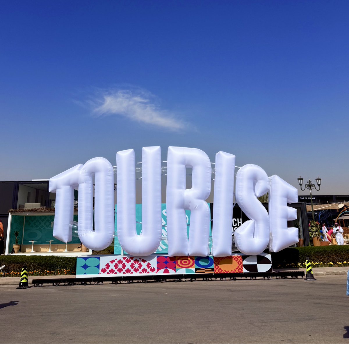 SaraAlfrayan's tweet image. ملخص القوة من منتدى TOURISE 🎯!

بمركز الملك عبدالعزيز.. تمت &quot;إعادة رسم مستقبل السياحة العالمية&quot;.
حضور قادة من +80 دولة.. استثمارات بـ 113 مليار دولار.. أجندة تركز على الـ AI والنمو المستدام..

#TOURISE #السياحة_السعودية #رؤية_2030