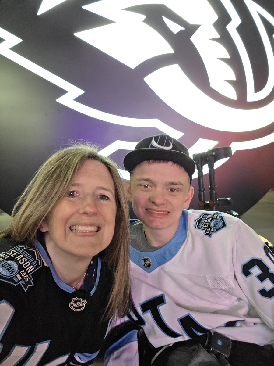 Hockey_NF_Mom's tweet image. 5 years ago tonight, T and I were in the hospital after his femur fractured for the 3rd and final time. We had no idea what was to come. Now Travis does #MoreNotLess !!! Tonight we enjoyed a @utahmammoth victory.

#imwithTravis #ikNowaFighter #EndNF #amputee
