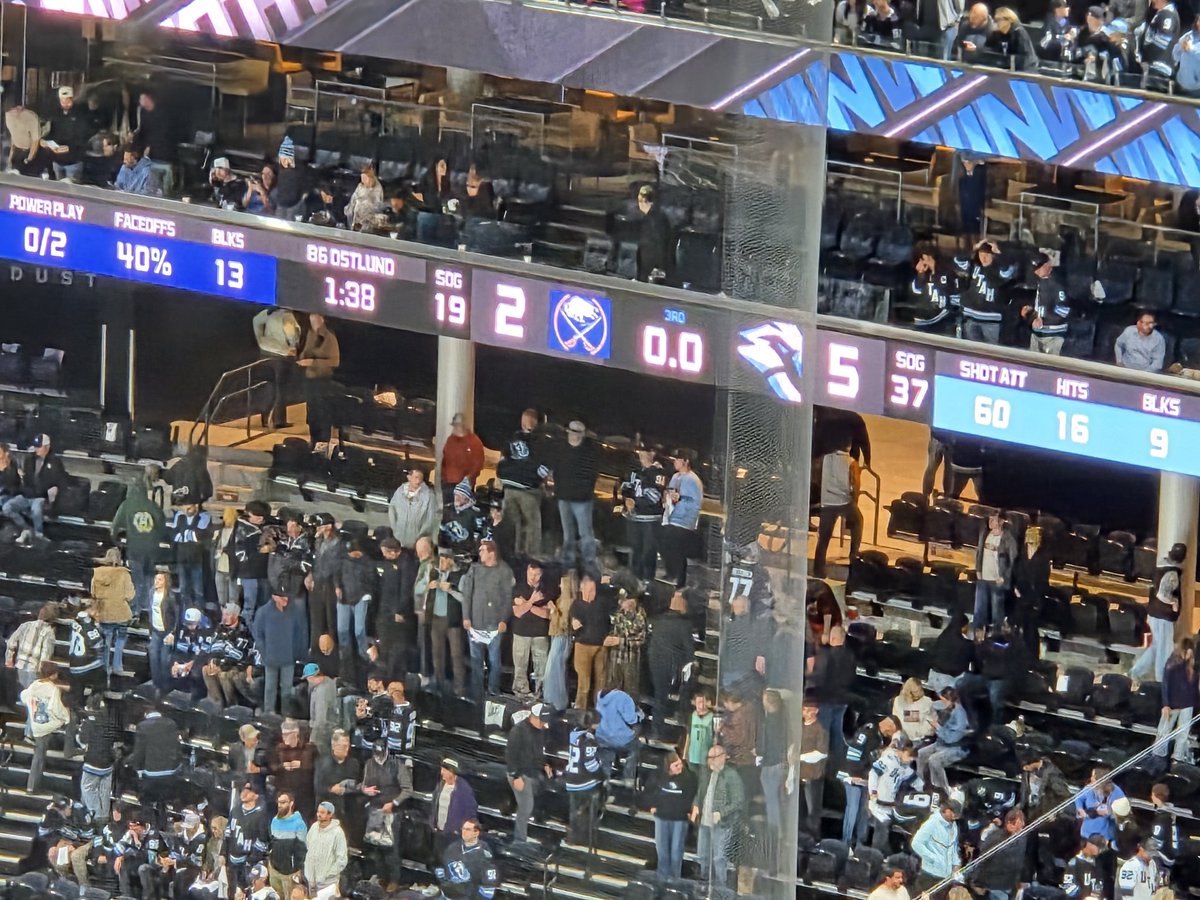 Hockey_NF_Mom's tweet image. 5 years ago tonight, T and I were in the hospital after his femur fractured for the 3rd and final time. We had no idea what was to come. Now Travis does #MoreNotLess !!! Tonight we enjoyed a @utahmammoth victory.

#imwithTravis #ikNowaFighter #EndNF #amputee