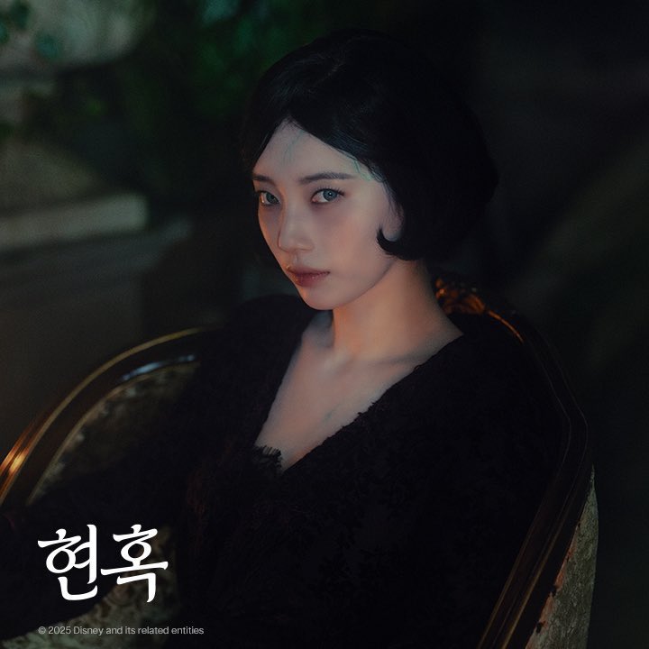 straight out of the webtoon.. SUZY AS VAMPIRE SONG JEONGHWA 🩸