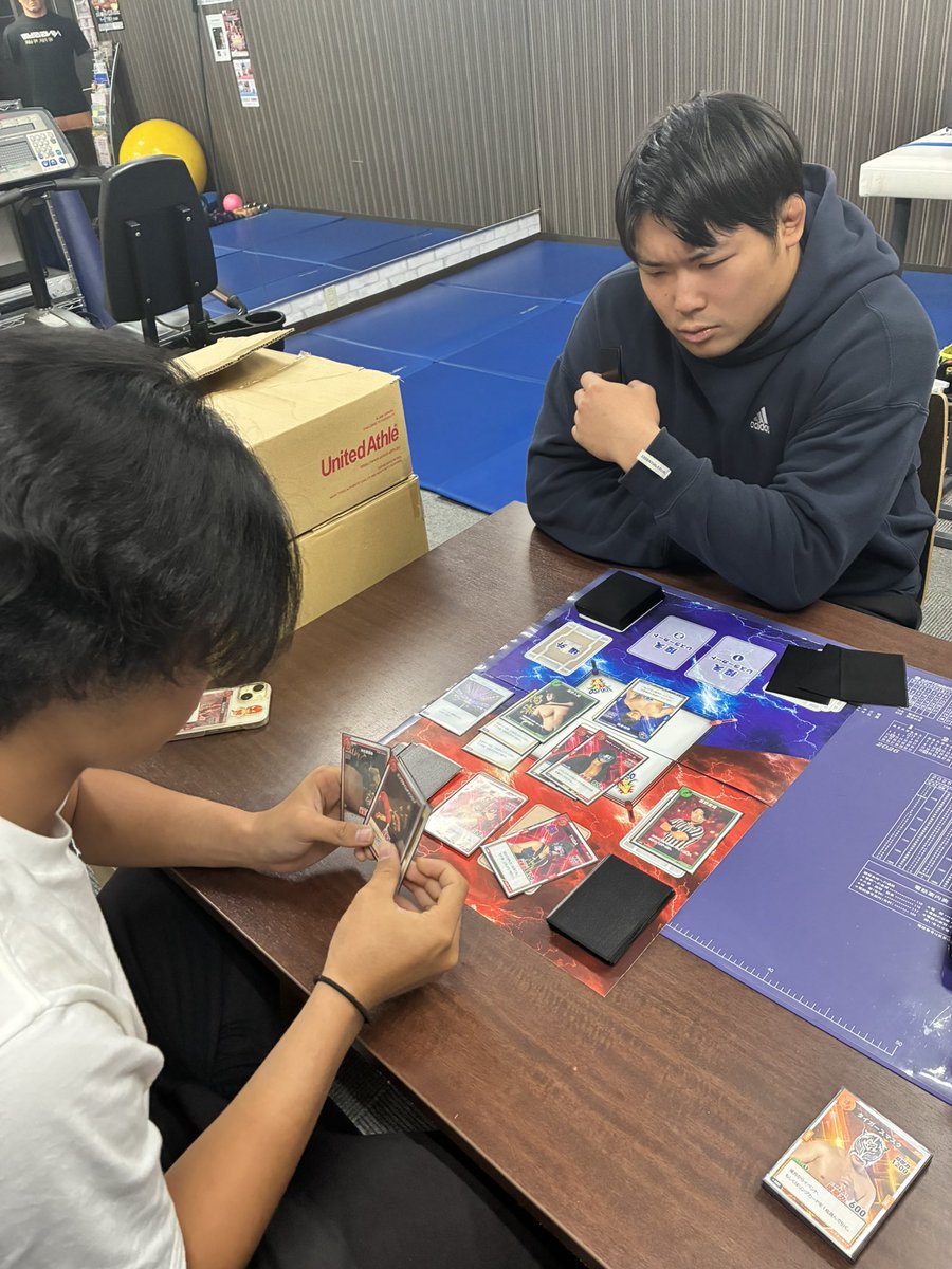 ryu_pw's tweet image. そして本日は新商品のテストプレイ中。
皆これが“バトル”カードなん忘れてるやろ。
12/7 エクスカリバーより発売予定。

#大阪プロレス