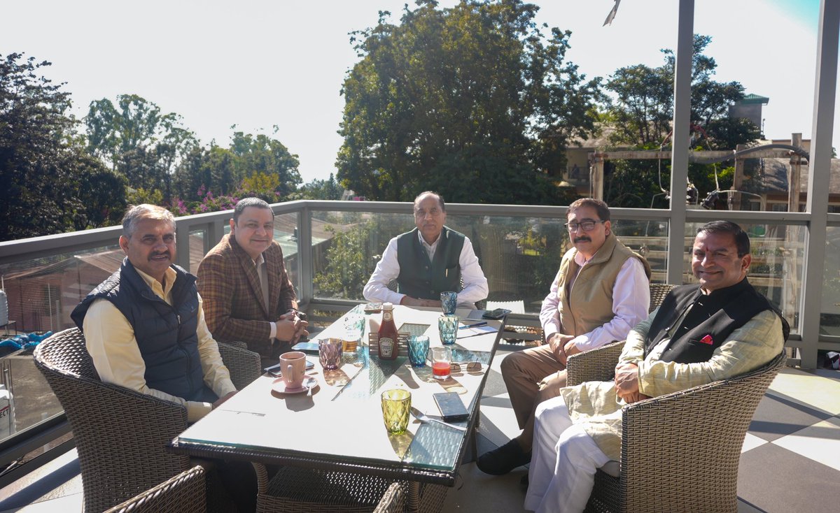 sudhirhp's tweet image. आज धर्मशाला में नेता प्रतिपक्ष श्री जय राम ठाकुर जी एवं वरिष्ठ नेतृत्व के साथ शीतकालीन सत्र को लेकर चर्चा की।