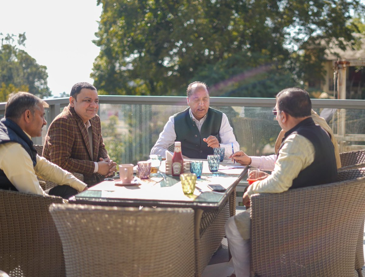 sudhirhp's tweet image. आज धर्मशाला में नेता प्रतिपक्ष श्री जय राम ठाकुर जी एवं वरिष्ठ नेतृत्व के साथ शीतकालीन सत्र को लेकर चर्चा की।