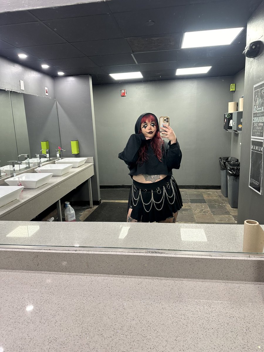 mindlessgarbage's tweet image. successful night separating men from their money: clown edition