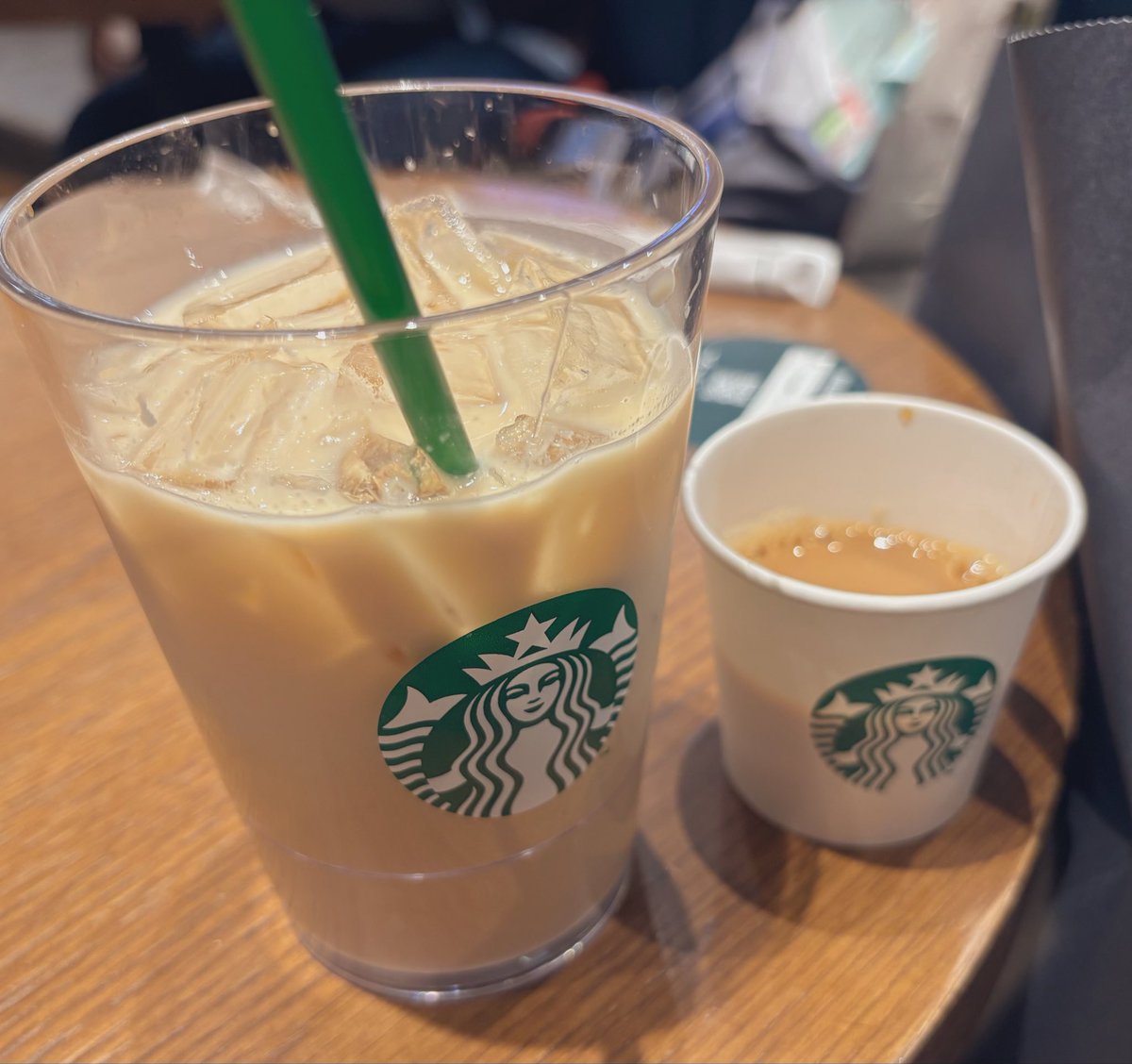 .
みさぴおすすめホワイトモカ
はじめてのんだｹﾄﾞ...甘すぎた
ちっちゃいコーヒー入れたら
丁度良かった☕️♡笑
買い物いっぱいして満足~
でも久しぶり長距離運転つかれた