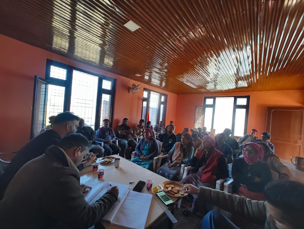 <a href="/kvkkullu/">KVK Kullu</a> conducted a training on #fodderpreservationenrichment (#silage &amp; #haylage, urea treatment of Hay) at Bharein &amp; Dunkhrigad, covering 70 farmers. Sessions included Q&amp;A on infertility, mastitis, foot rot &amp; ill thrift, along with livestock health check-ups. <a href="/HPAUbest/">CSK H.P.Agriculture University</a>