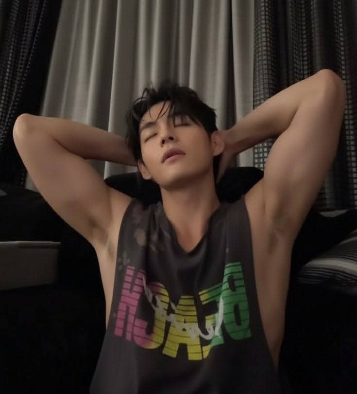 bts_thv_kim's tweet image. Ufff!!! 
I&apos;m tired...

#v