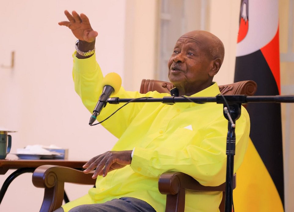 Mu ijambo yavuze  ku Cyumweru, tariki ya 9 Ugushyingo 2025,
Perezida wa Uganda, Yoweri Kaguta Museveni, yongeye kuvuga amagambo akomeye ku bibazo by’ubukungu n’umutekano bireba ibihugu bya Afurika bidakora kunyanja avuga ko bishobora guteza intambara mu bihe bizaza.