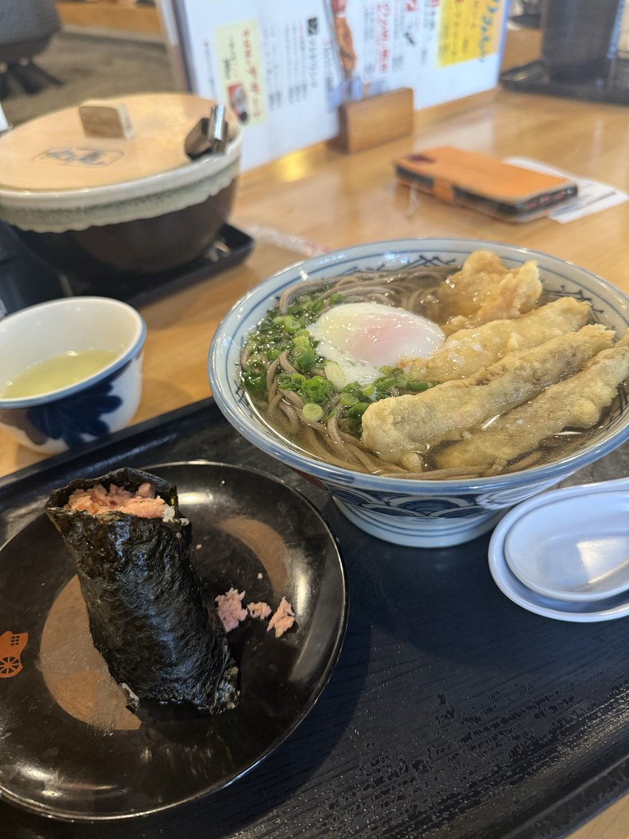 junko_g5's tweet image. 📍姶良市脇元371-1、吹上庵 姶良店

✍️天丼（赤だし付）¥1000
✍️とり天ごぼうそば¥860
✍️おむすび（しゃけ）¥190

天丼がボリューミーだったのか、私が卓上のお漬物を食べすぎたのか、とにかく腹パンになりました😂

#鹿児島グルメ
