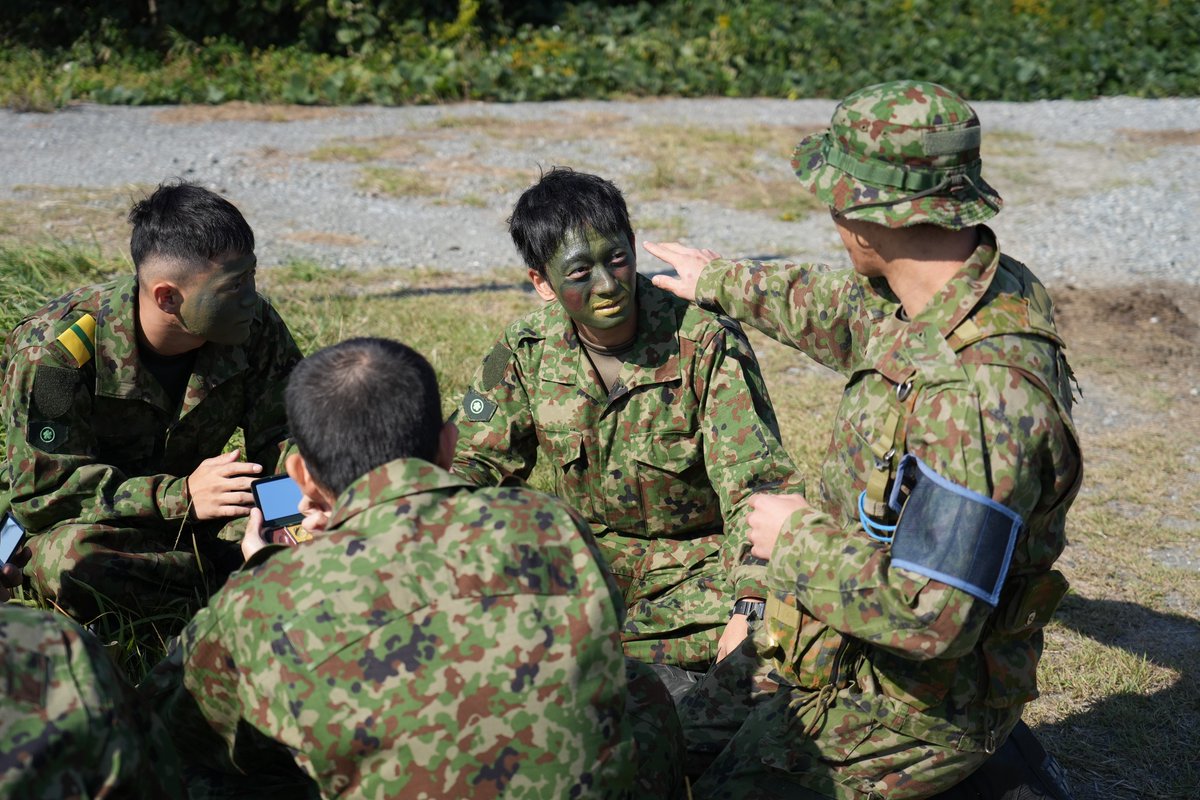 第117教育大隊では、新隊員の偽装訓練が行われました。 敵からの