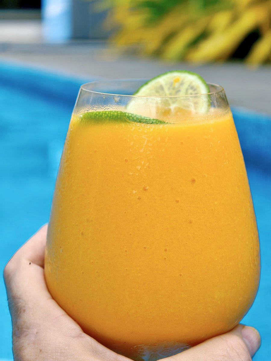 OreboundImages's tweet image. Back home in #Darwin after a couple weeks away and right on cue all the mango trees have ripened, so you better believe I&apos;m gonna throw a bucket load of white rum in the blender with them, jump in the pool and appreciate how lucky I am to live up here in the deep tropics 😎🌴…