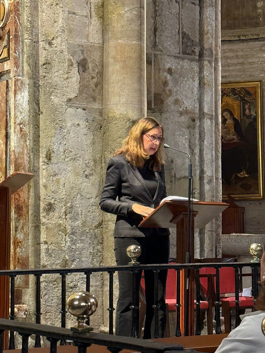 Tuvimos el honor de escuchar la muy interesante ponencia de Don José Mª Rubio Murillo "Razones, devoción y Fe de los costaleros" organizada por nuestra querida <a href="/MdDiosRosario/">Madre de Dios del Rosario</a> en el marco de la semana de Homenaje a capataces y costaleros