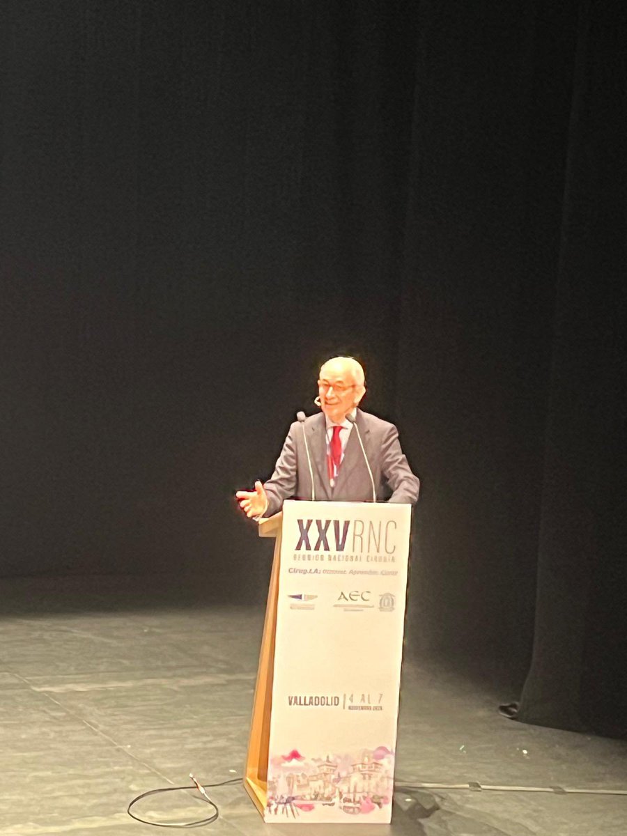 BalibreaJose's tweet photo. Durante la XXV Reunión Nacional de Cirugía la @aecirujanos tuvo el privilegio de nombrar miembro de honor al Prof. Luis Grande. 

Presentado brillantemente por el Prof @ManuelPera11, una vez más dio muestra de su magisterio repasando una carrera marcada por la búsqueda incansable de la excelencia.

¡Enhorabuena!

#RNC2025 @ACS_Spanish_Ch @hospitaldelmar @UABBarcelona